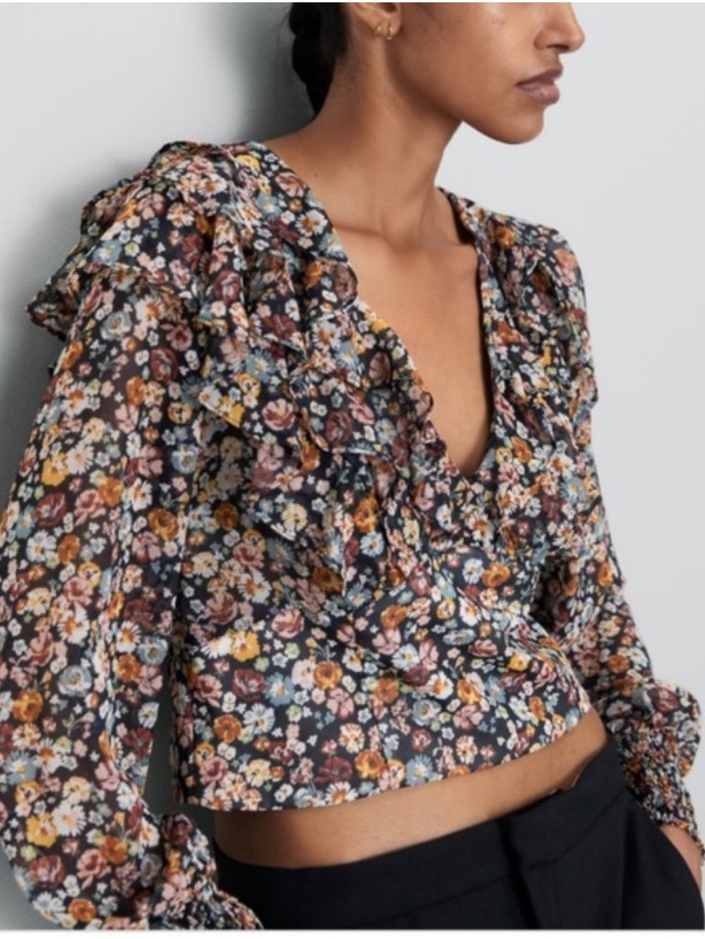 Zara Black Floral Ruffle V-Neck Crop Blouse size M